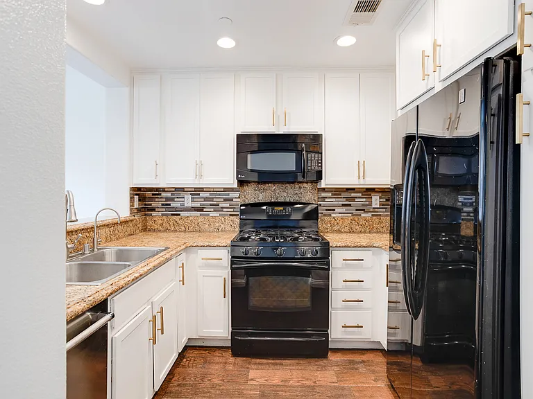 28566 Herrera St — Photo 16