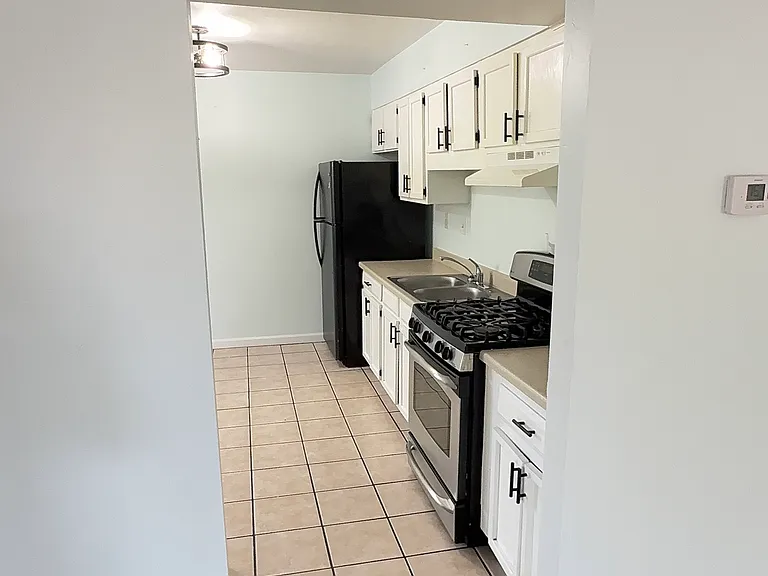 229 W Lester St #229 — Photo 2