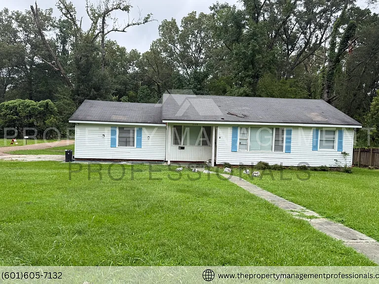 348 Colonial Dr — Photo 1