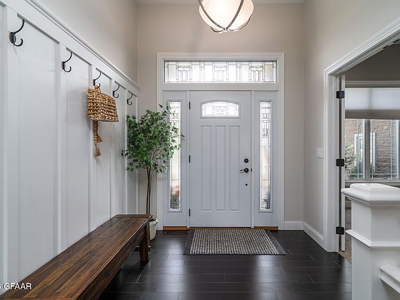 3rd image of 1466 Robert Cir