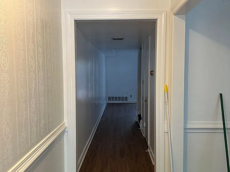 2800 E Carriage Dr — Photo 2