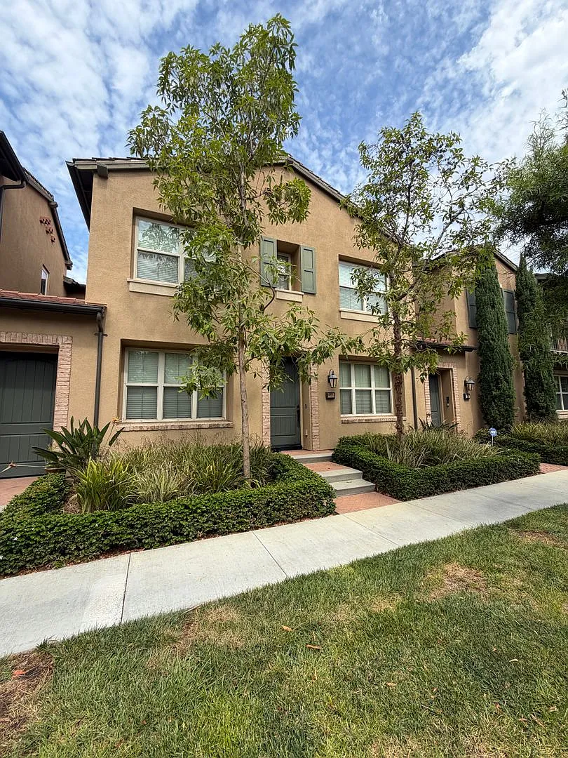 Stonegate 2 Bedroom 2.5 Bath Townhome — Photo 1