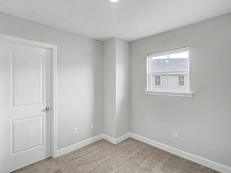 547 Fairview Cir — Photo 12