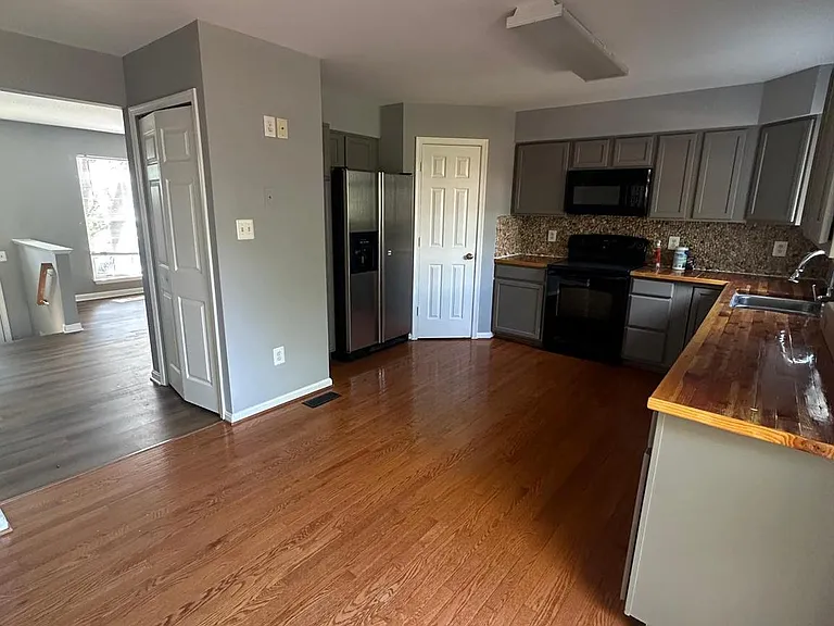 10918 Pope St — Photo 11