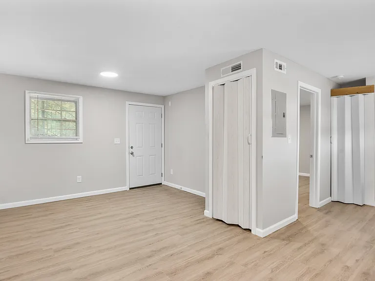 396 Rawson St SW #7 — Photo 4