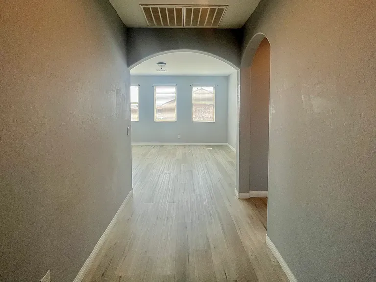576 Glassford Ct — Photo 25