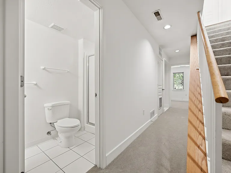 251 Carron St — Photo 27