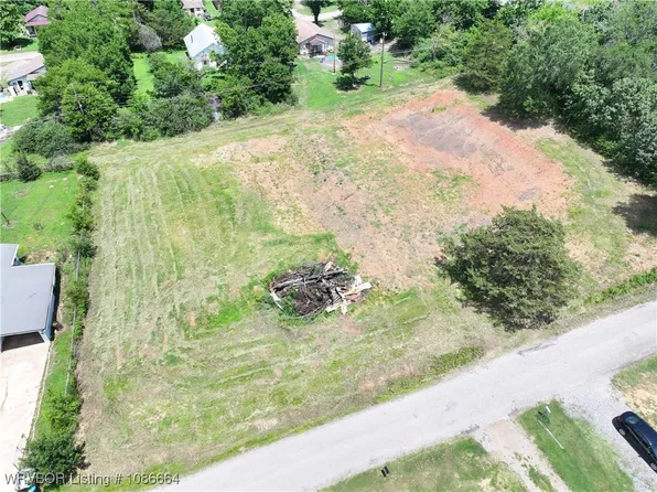 805 Leflore Ave, Poteau, OK 74953