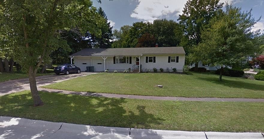 1st image of 451 Woodland Dr