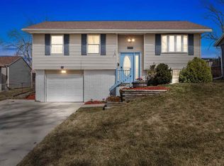 6050 Eastview Ave SW, Cedar Rapids, IA 52404