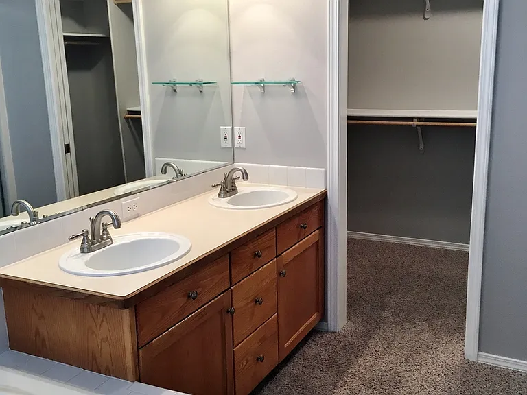 885 E Monarch St — Photo 23