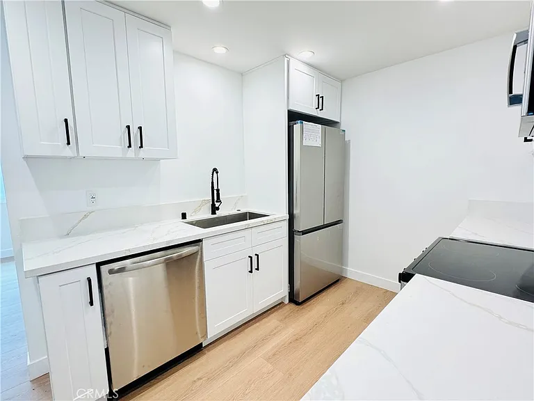 6860 Aura Ave — Photo 1