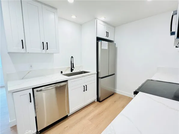 6860 Aura Ave, Reseda, CA