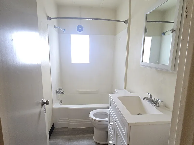 54 N Morris St — Photo 4