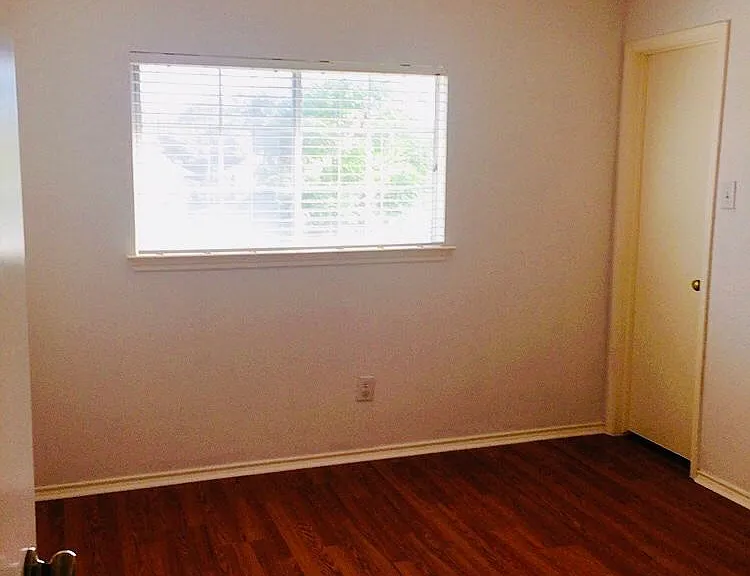 The 3rd bedroom with a walking clothset.
