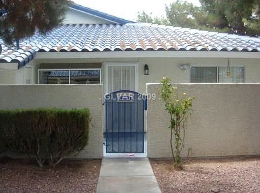 2nd image of 2109 Chertsey Dr