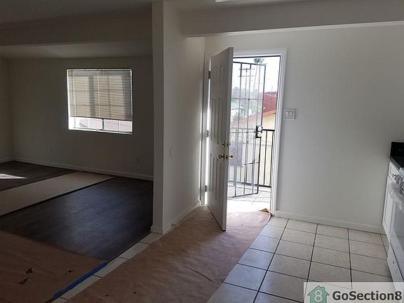 4th image of 353 W 47th Pl #355