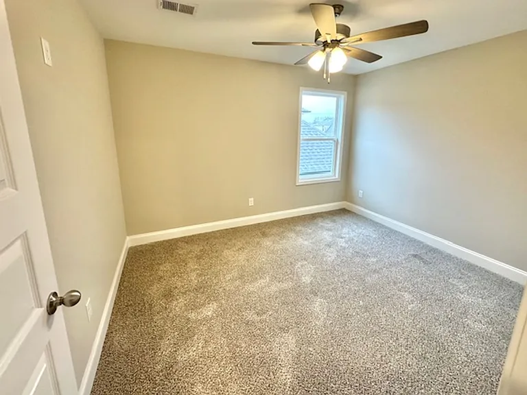572 Rosalie Woods Dr — Photo 11