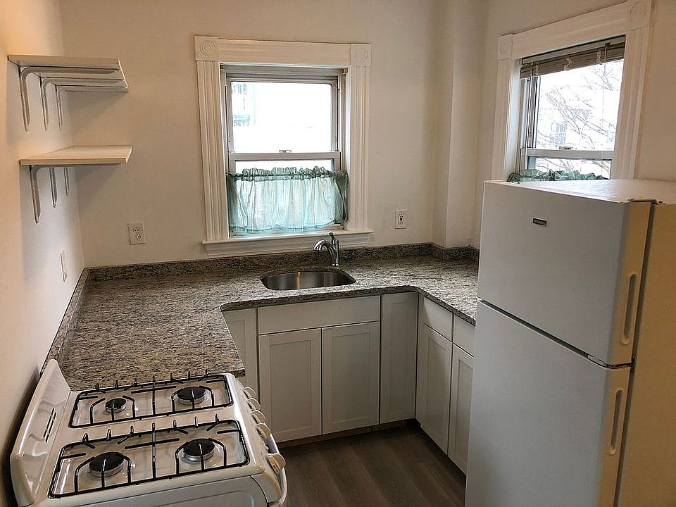 1st image of 52 Linden St #1