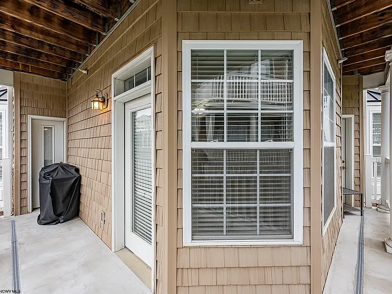 2511 Suncrest Vlg — Photo 23