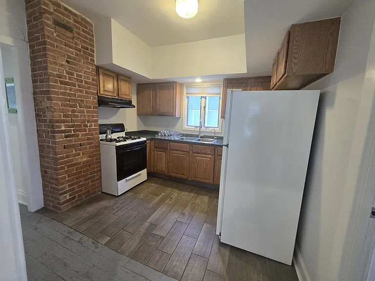 254 W Utica St — Photo 13