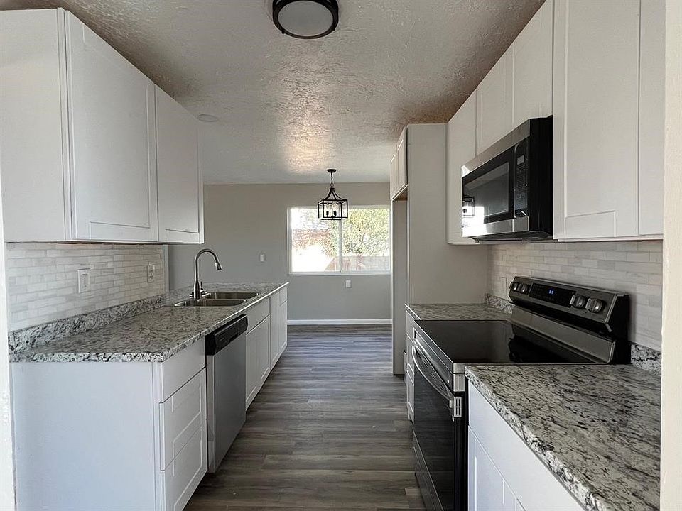 2nd image of 1836 Crescent Dr