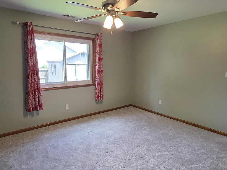 1610 Beech Dr — Photo 4
