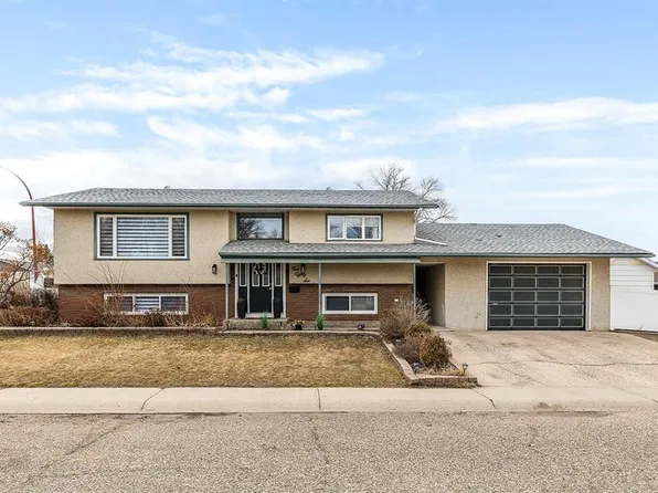 186 E Hull Cres NE, Medicine Hat, AB T1C 1E1
