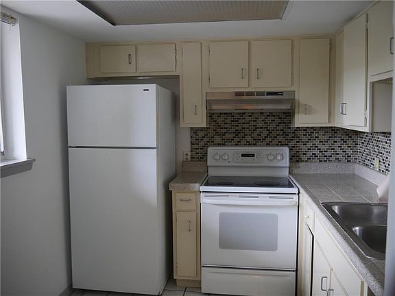 3rd image of 6306 Newtown Cir #6B2