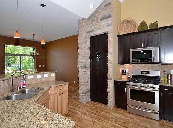 3rd image of 10250 S Camden Ct