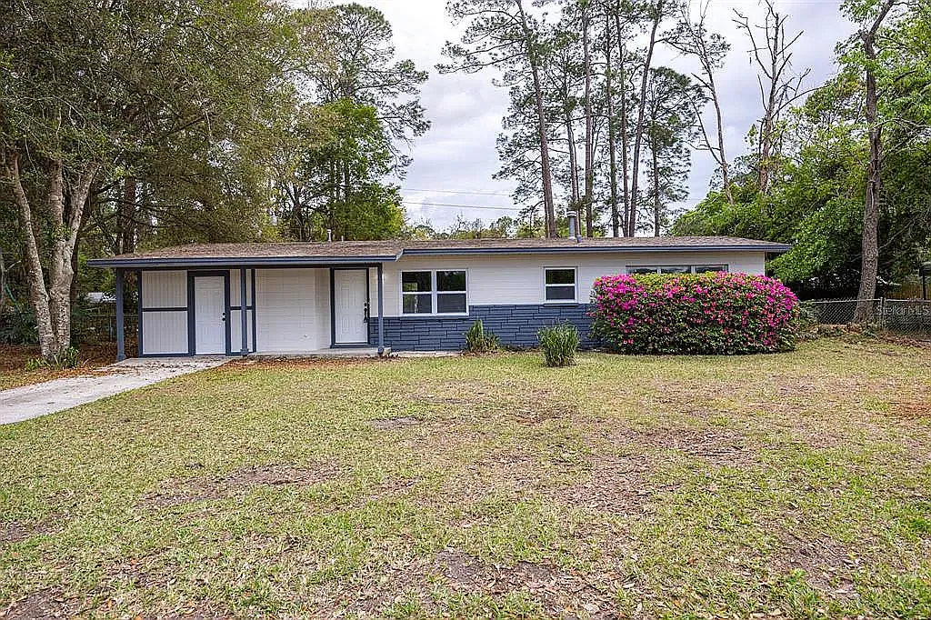 3 bed, 1295 sqft, $1,900 — Photo 1
