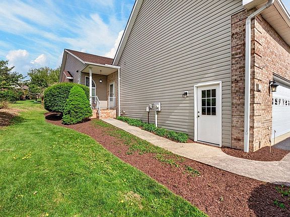2nd image of 2102 Lake Terrace Dr