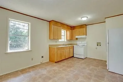 107 McClain St — Photo 6