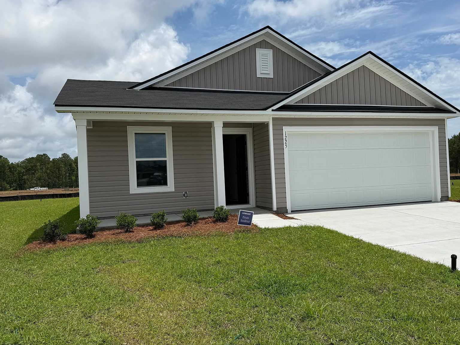 4 bed, 1666 sqft, $2,300 — Photo 1