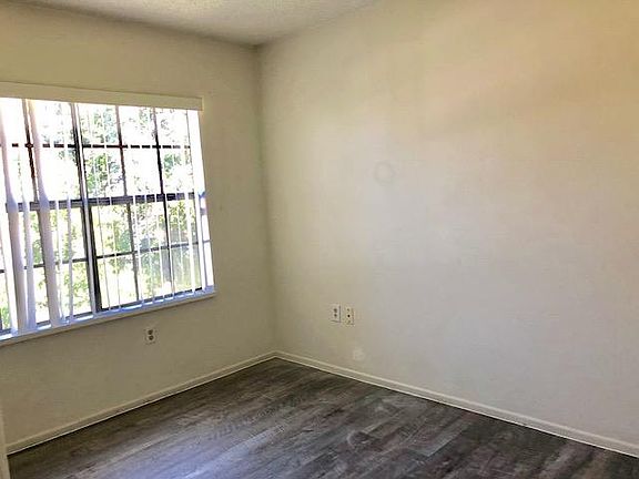 4th image of 2718 Tally Ho Ave #2