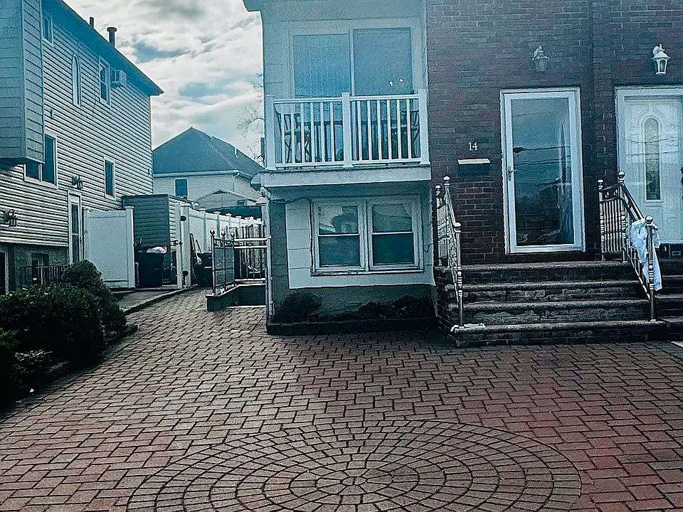 14 Austin Ave #2