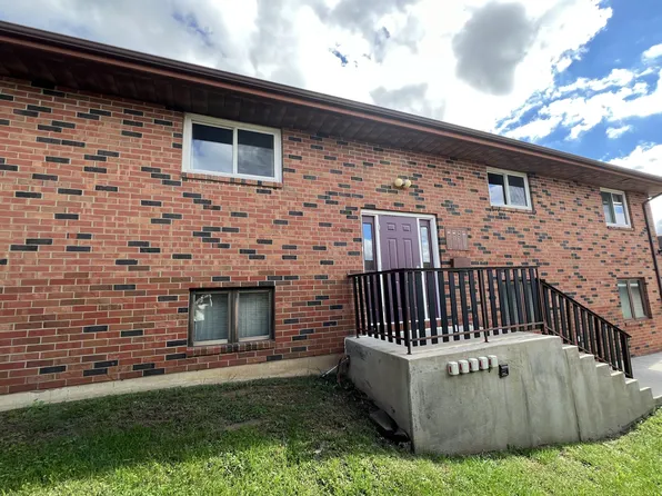 3170 Hillcrest Rd #3, Dubuque, IA 52001