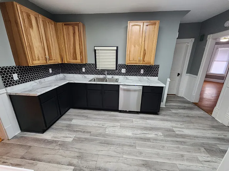 207 N 6th St #1 — Photo 7