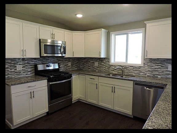 5th image of 275 Fern Dr