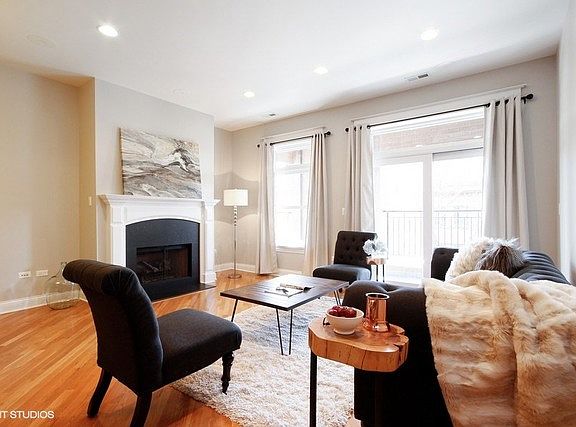 2nd image of 2921 N Lincoln Ave APT 303