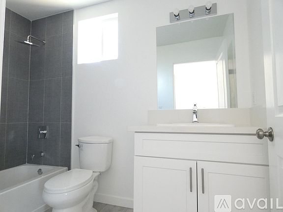 4th image of 14163 Erwin St #1/2