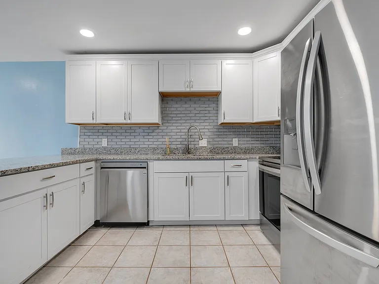 738 E Jefferson St — Photo 8