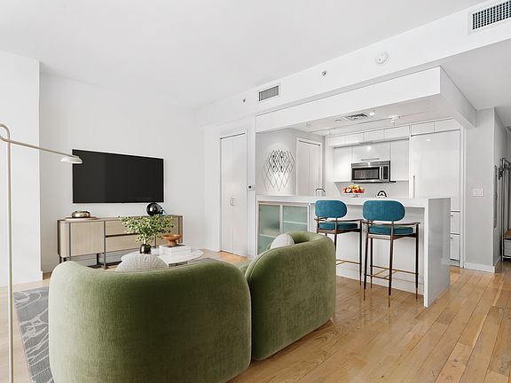 4th image of 50 Franklin St APT 6B