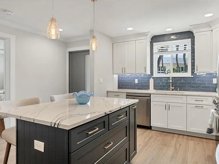 500 S Washington Dr #11A — Photo 11