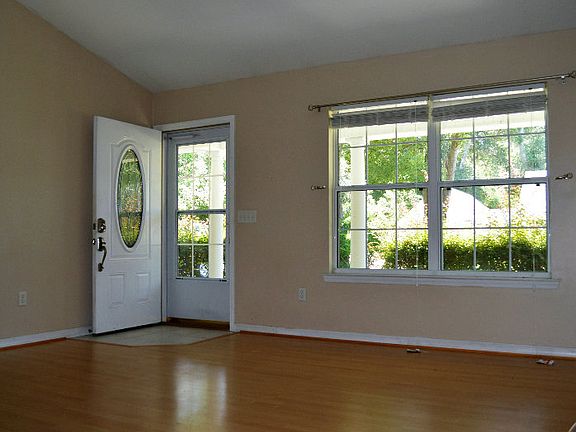 3rd image of 1022 Weller Ave SE