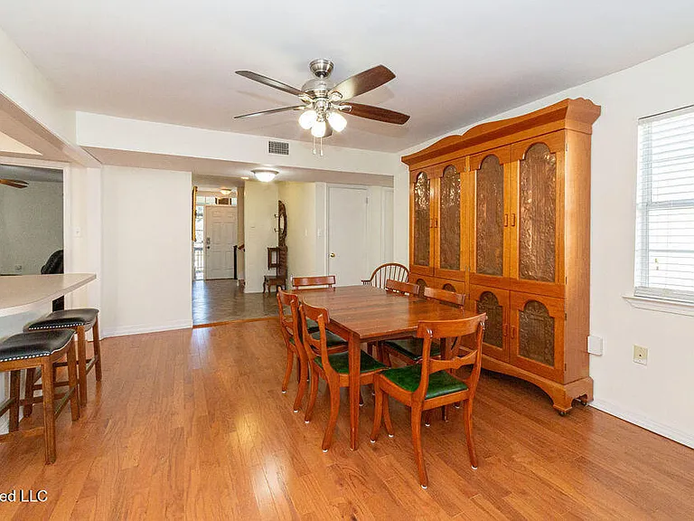114 Menge Ave — Photo 11