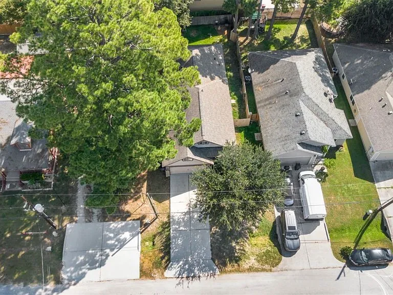 246 Clear Water St E — Photo 29