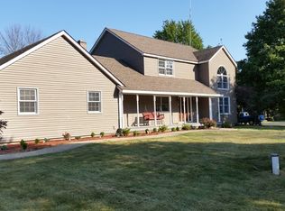 9808 Springdale Dr, Spring Grove, IL 60081