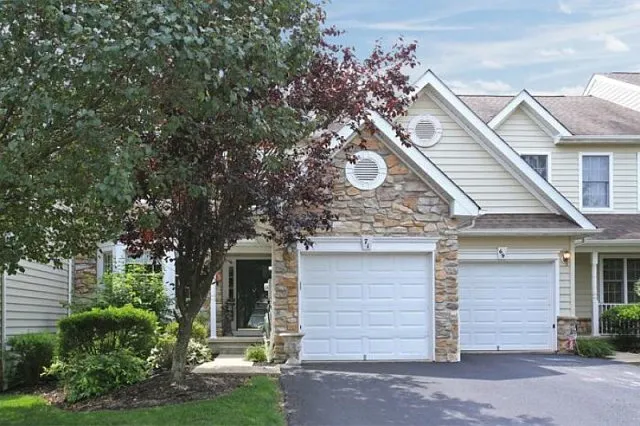 71 Patriot Hill Dr photo 1