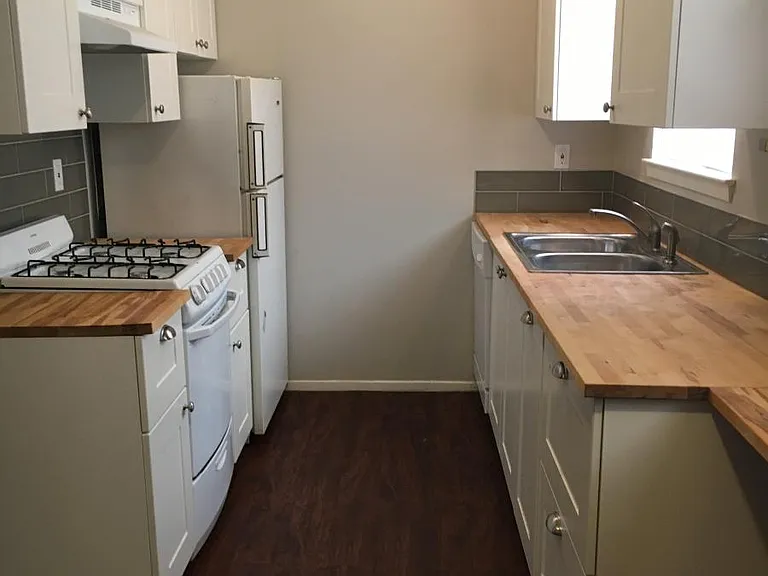 308 E 34th St #103 — Photo 3